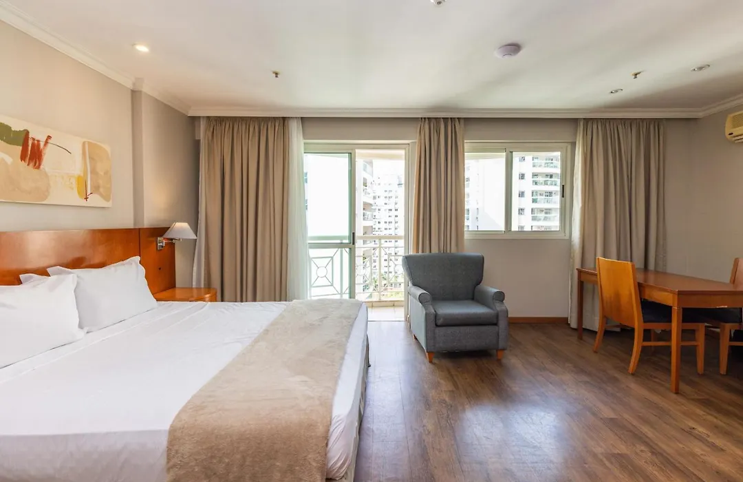 Barra Premium - flat com serviços, recepção 24 horas, piscina, academia e balsa para praia!-1
